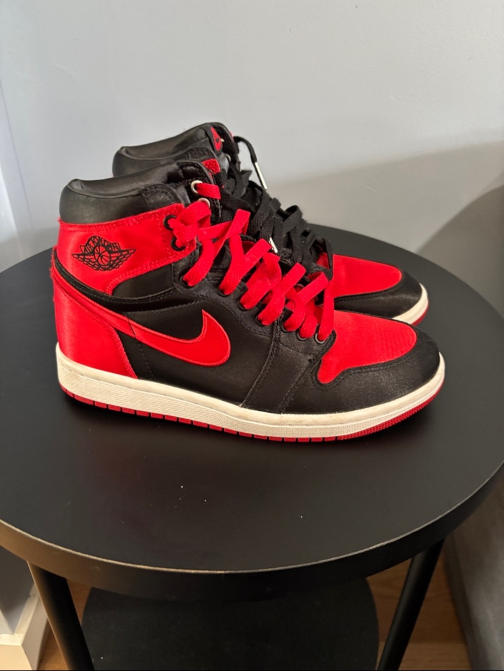 Jordan 1 Retro High OG Satin Bred size 6.5 in women's fits size 5 in men's